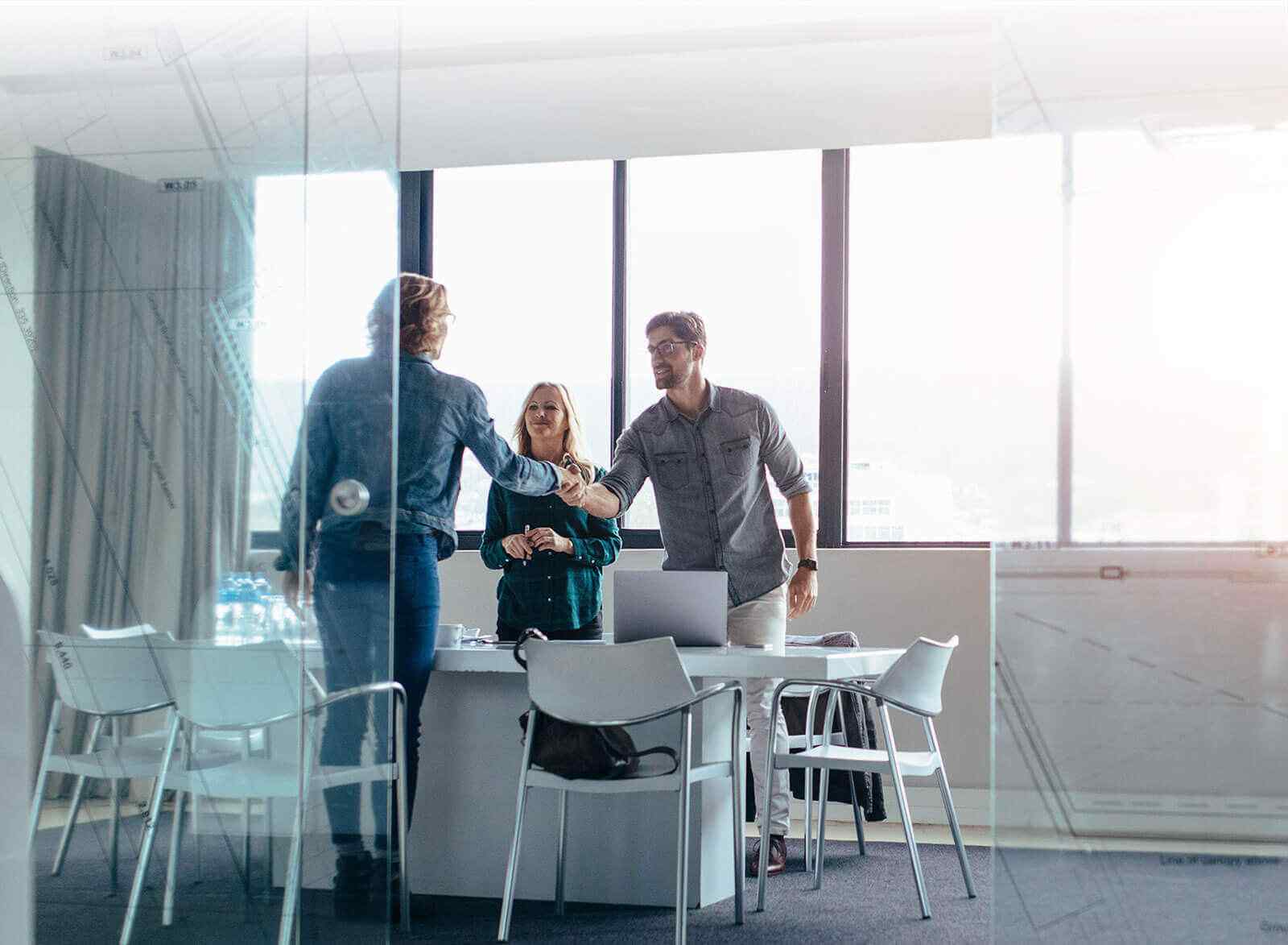 https://www.akshaytelecom.com/wp-content/uploads/2020/05/img-about-us.jpg